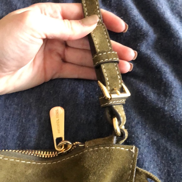 MICHAEL KORS PURSE!!!! - Picture 3 of 4